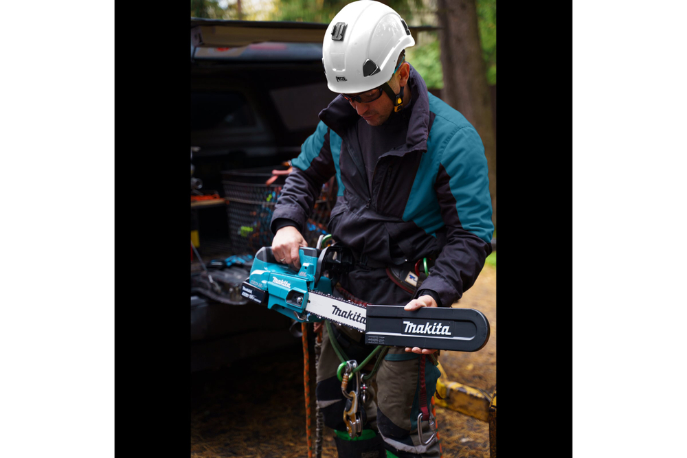 Аккумуляторная цепная пила Makita LXT DUC356Z
