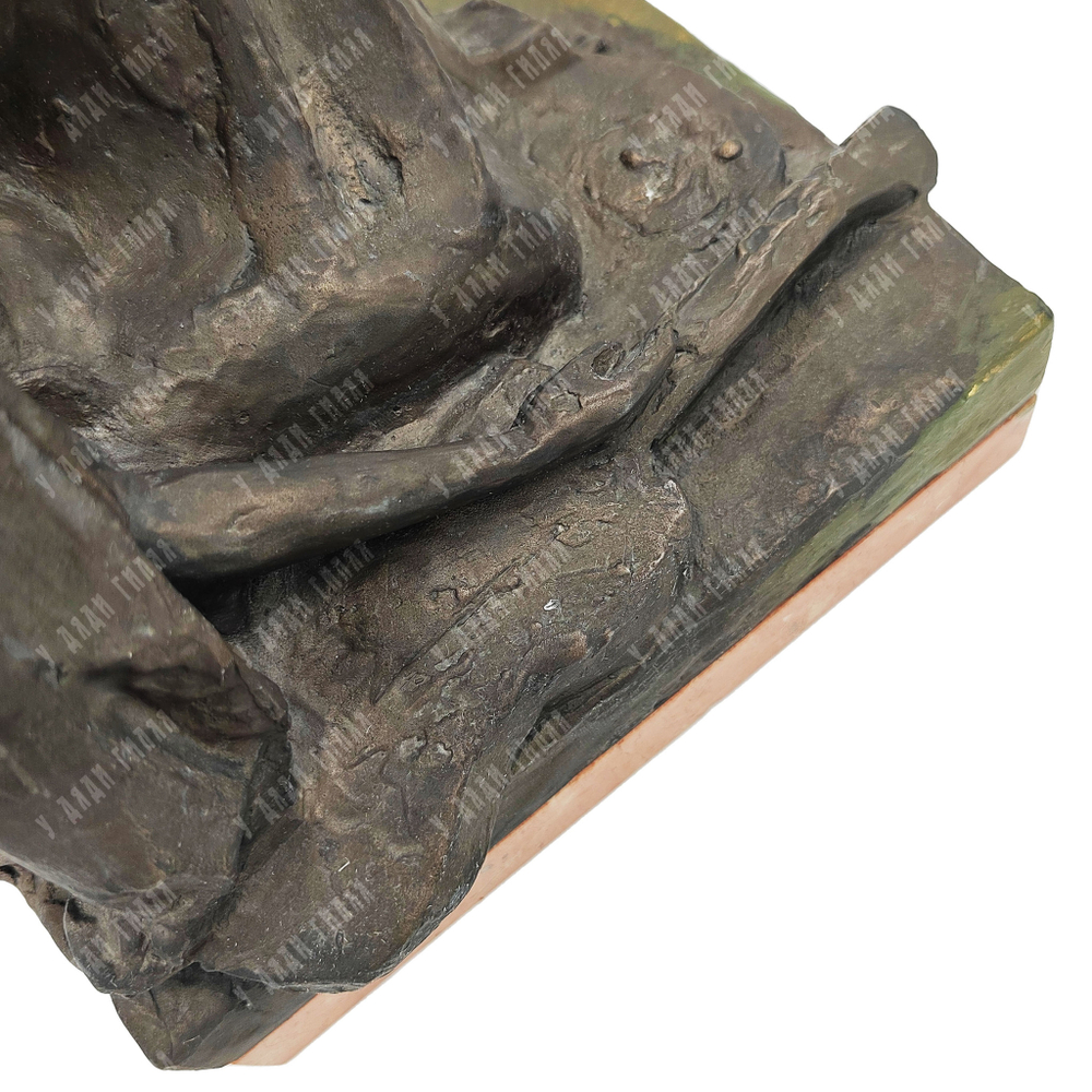 Динес Ю. С. Памятник Розе Джелакаевой. Бронза, литьё. 1985