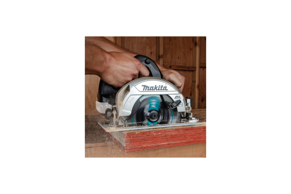 Дисковая пила Makita LXT DHS661ZU