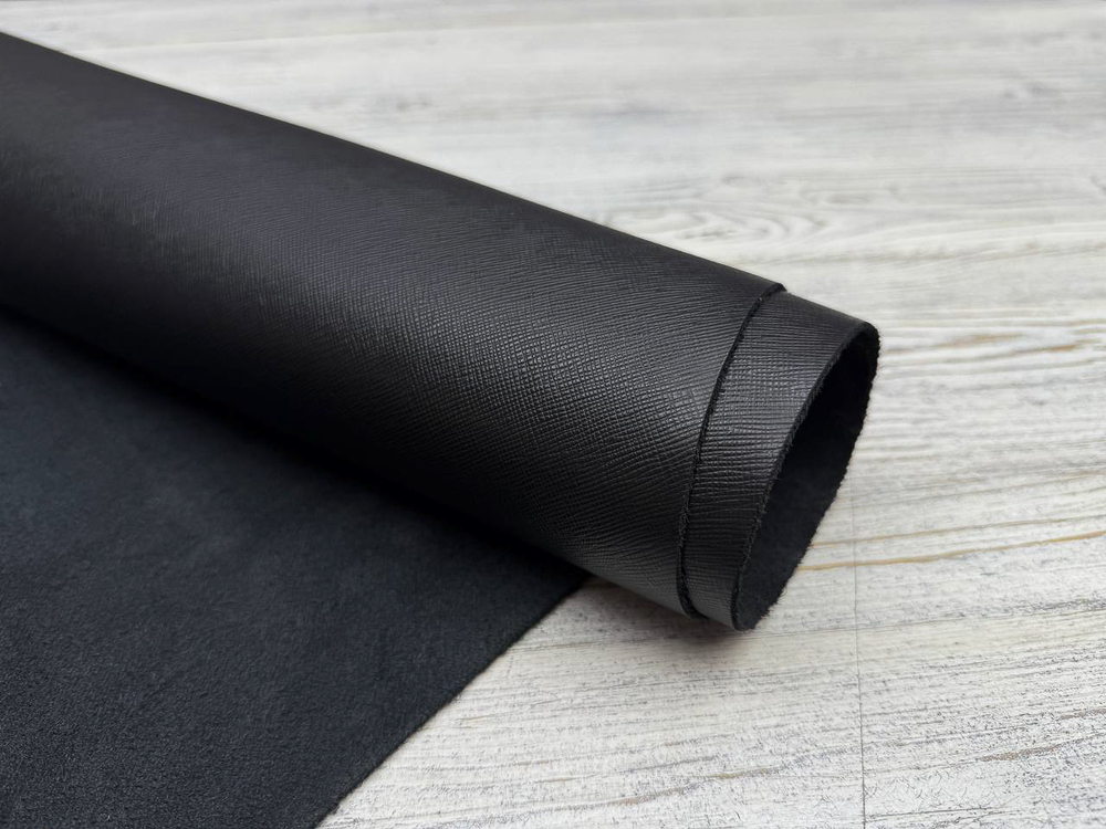 Натуральная кожа Saffiano Royal Black черная текстура