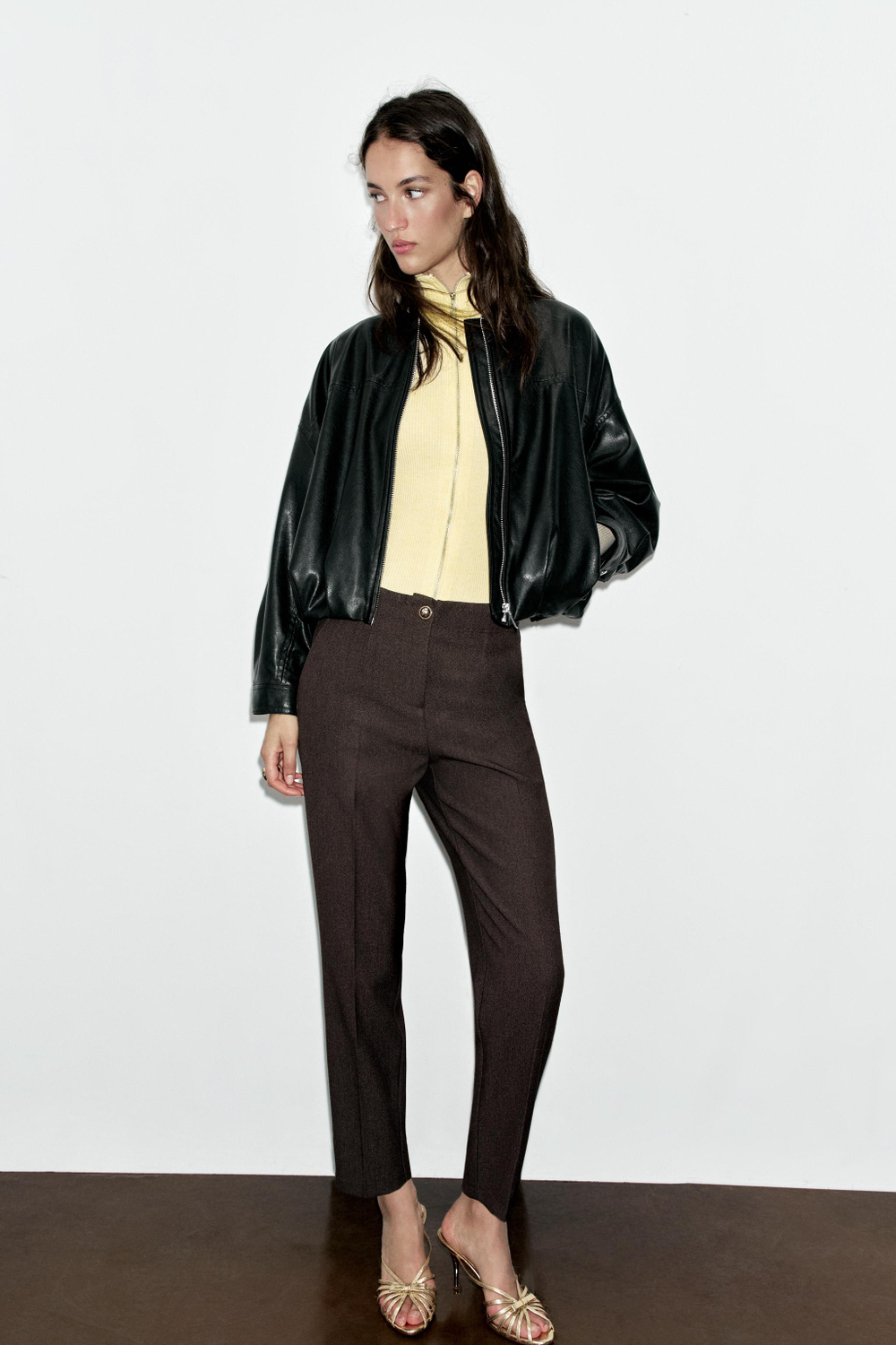 УКОРОЧЕННЫЕ БРЮКИ С ВЫСОКОЙ ПОСАДКОЙ — ZARA