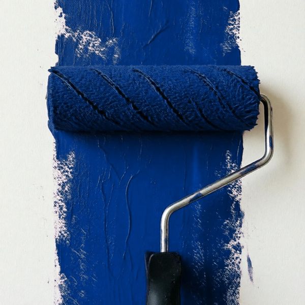 Композитные панели 3 и 4 мм в корпоративном цвете ВТБ (Pantone 288 C) для объектов в России