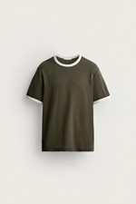 БАЗОВАЯ ФУТБОЛКА В РУБЧИК С КОНТРАСТНЫМИ ДЕТАЛЯМИ — ZARA
