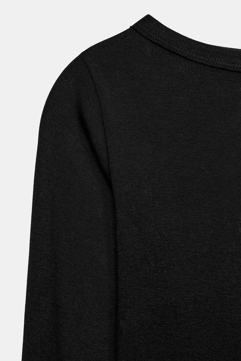 ФУТБОЛКА С ВЫРЕЗОМ «ЛОДОЧКА» — ZARA