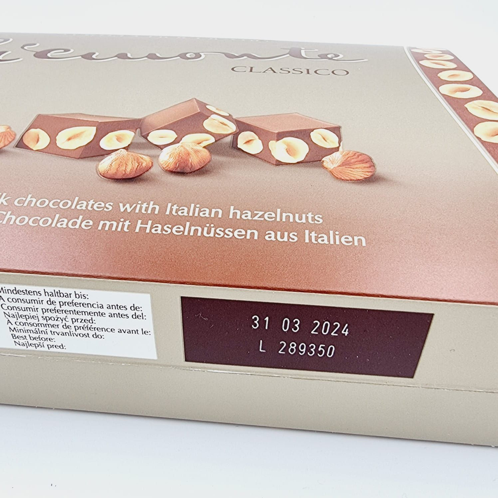 Шоколадные конфеты Lindt Gianduja PIEMONTE Classic 330 г c фундуком в молочном шоколаде 330 г (из Финляндии)