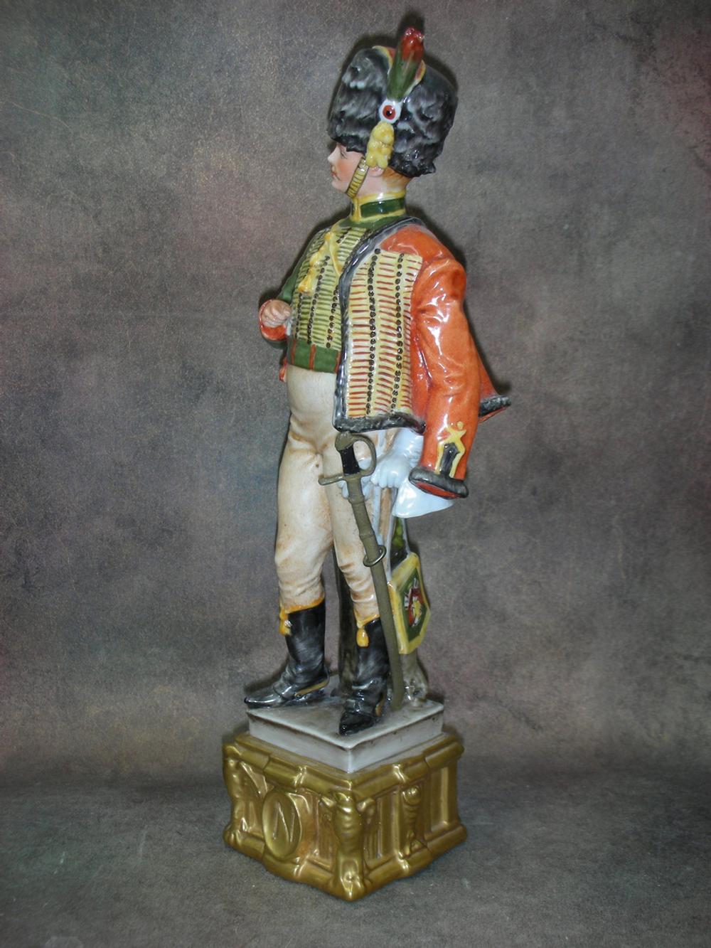 Статуэтка. Фарфор. Солдат Гусар. Capodimonte. Италия