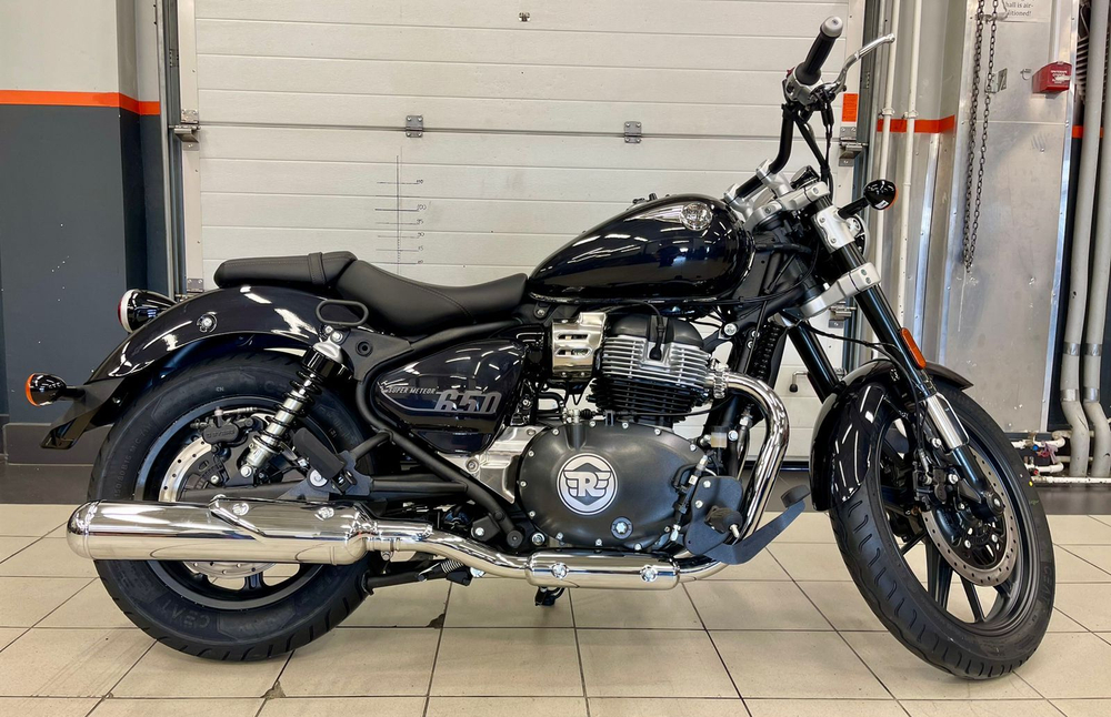 Royal Enfield 650 Super Meteor (Astral Black)