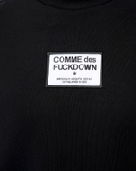 COMME DES FUCKDOWN ТОЛСТОВКА ЧЕРНАЯ С НАШИВКОЙ В ВИДЕ ЛОГОТИПА БРЕНДА