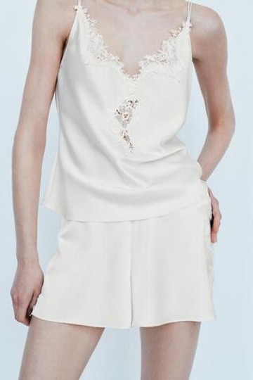 ZARA АТЛАСНЫЕ ШОРТЫ С КРУЖЕВОМ, ЭКРЮ