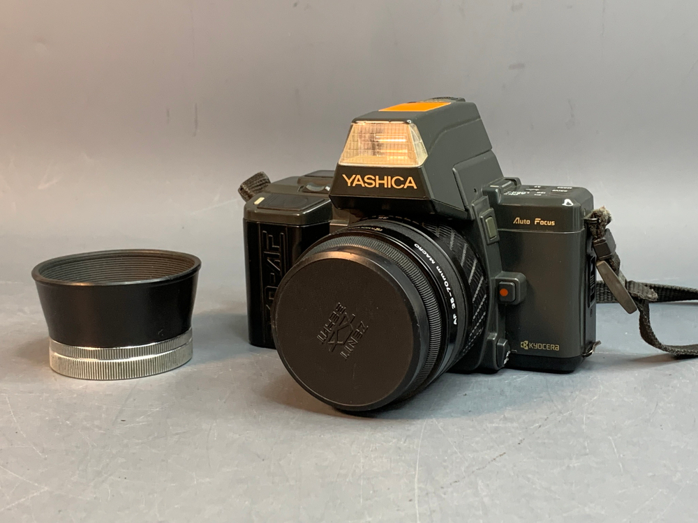 Yashica 230-AF