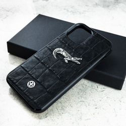 Чехол iPhone 17 Pro — крокодил, кожа CROC итальянской выделки, ювелирный металл