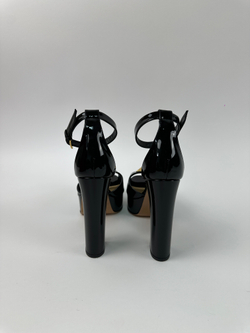 Босоножки Valentino Garavani One Stud