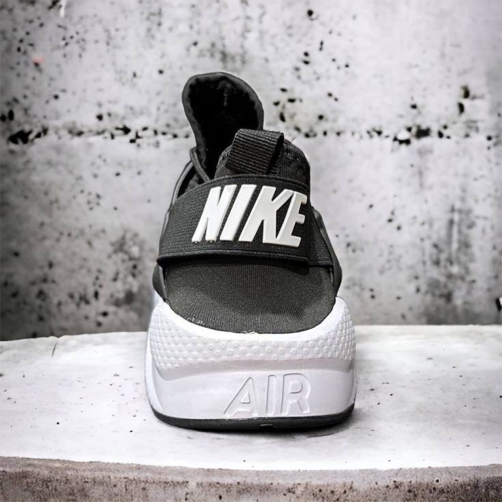 Nike Huarache • Black/White