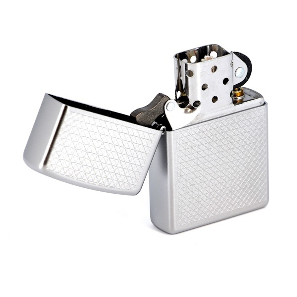 Зажигалка серебристая матовая Zippo Diamond plate с покрытием Satin Chrome