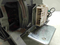 VMSG702 кт300 Двигатель 6 контактов стиральной машины Hotpoint-Ariston VMSG702 б/у