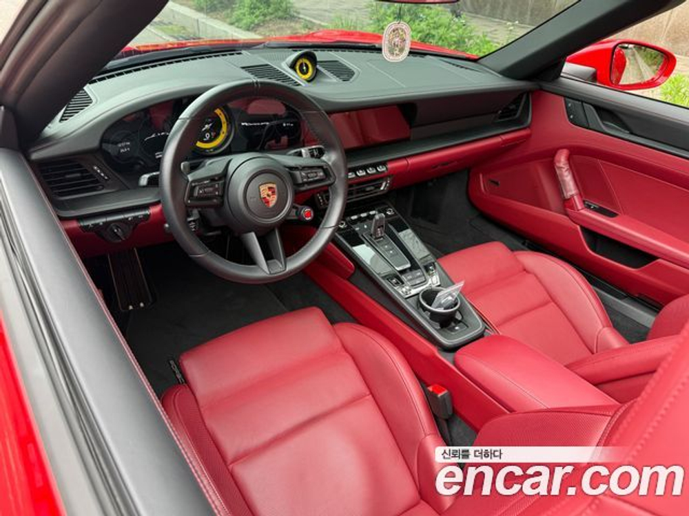 Porsche 911 Carrera GTS Cabriolet — 2024