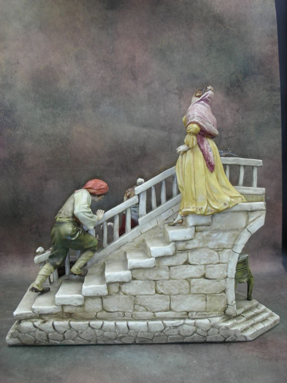 Статуэтка. Фарфор. Запретный плод. Capodimonte. Италия