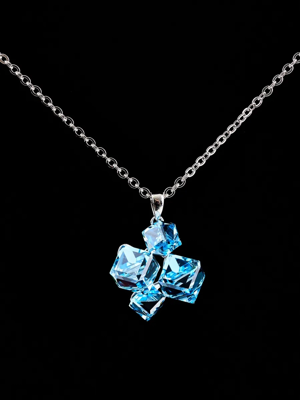 Подвеска-ромб Мираж с голубыми кубиками Swarovski