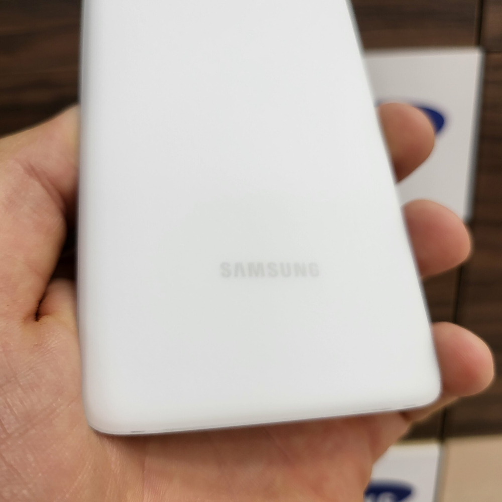 Крышка для Samsung S21 - задняя панель премиум качество (белого цвета)