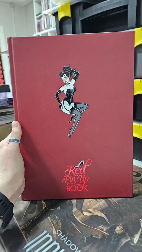 Артбук Red Pin-Up Book. БРАК Артбук Red Pin-Up Book. БРАК