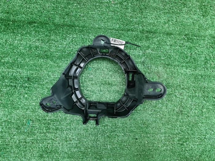 Кронштейн ПТФ правый Toyota Land Cruiser 200 15-21