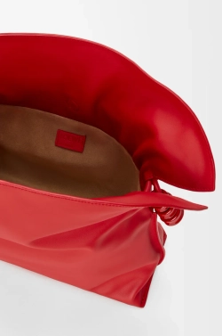 Loewe Сумка-клатч среднего размера Coil Flamenco из телячьей кожи наппа, ярко-красный