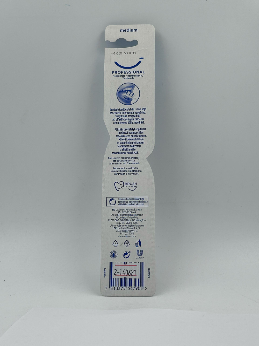 Зубная щетка Pepsodent Medium Professional, средней жесткости, синяя