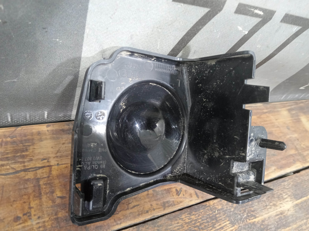 Крышка радарного датчика левая Audi A4 (B9), A5 (F5)  Б/У Оригинал 8W0807819