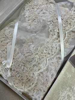 Скатерть кружевная 140x360 Emozioni Lace шампань