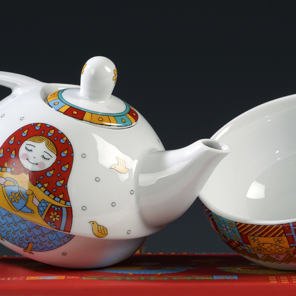 Подарочный набор «Пословицы» и чайник-эгоист «Матрёшки»