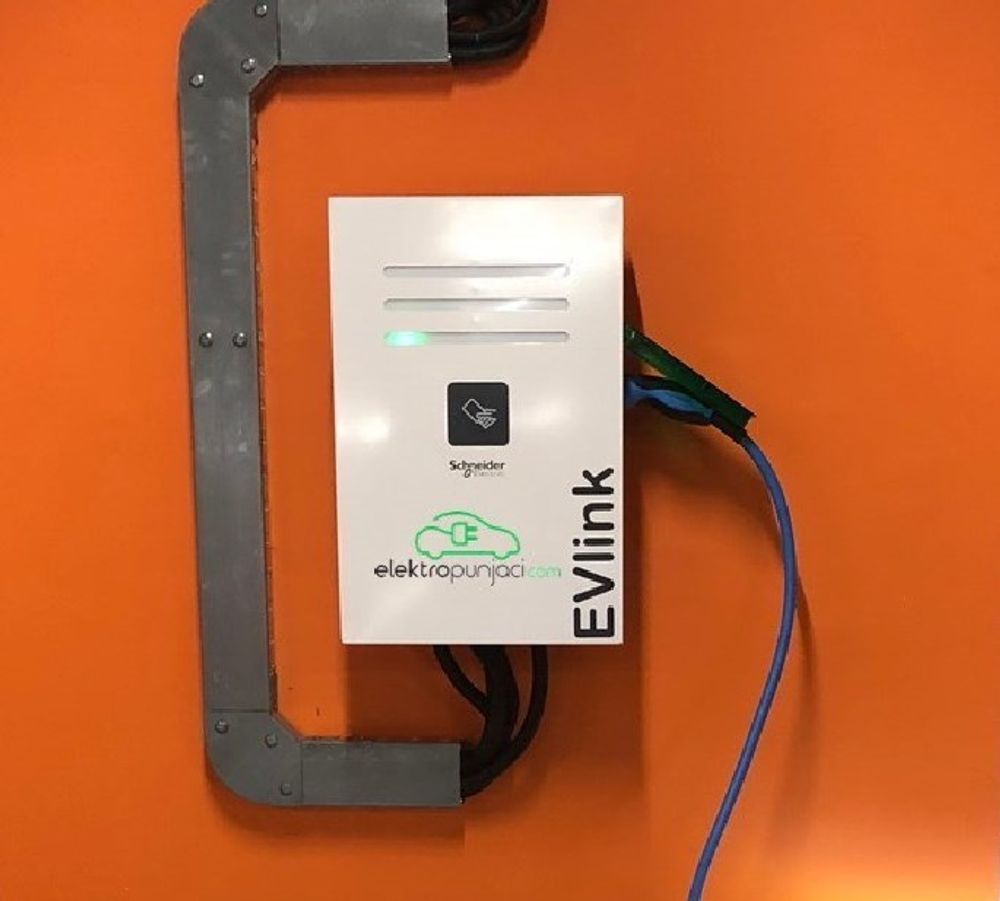 Зарядная станция EVlink PARKING Wall, RIFD (EVW2S22P04R) - 2