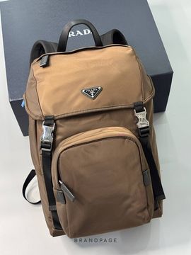 Рюкзак светло-коричневый с тёмными ремнями от Prada BP5-690472