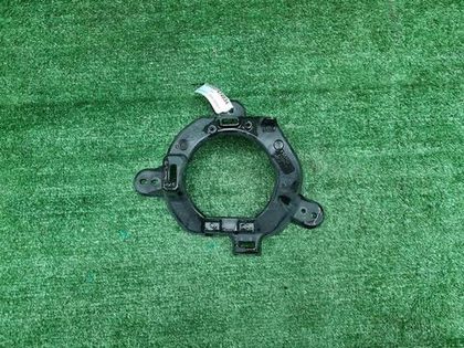 Кронштейн ПТФ правый Toyota Land Cruiser 200 15-21