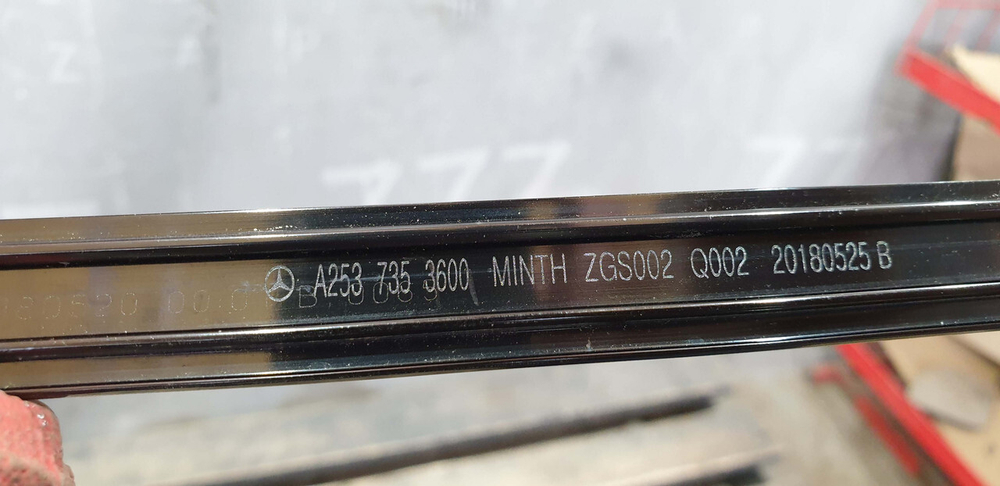 Молдинг двери задней правой Mercedes GLC (X253) 15-нв Б/У Оригинал A2537353600