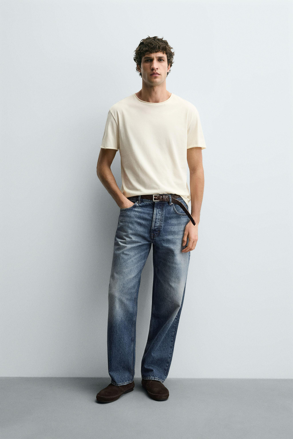 БАЗОВАЯ ФУТБОЛКА С НЕОБРАБОТАННЫМИ КРАЯМИ — ZARA
