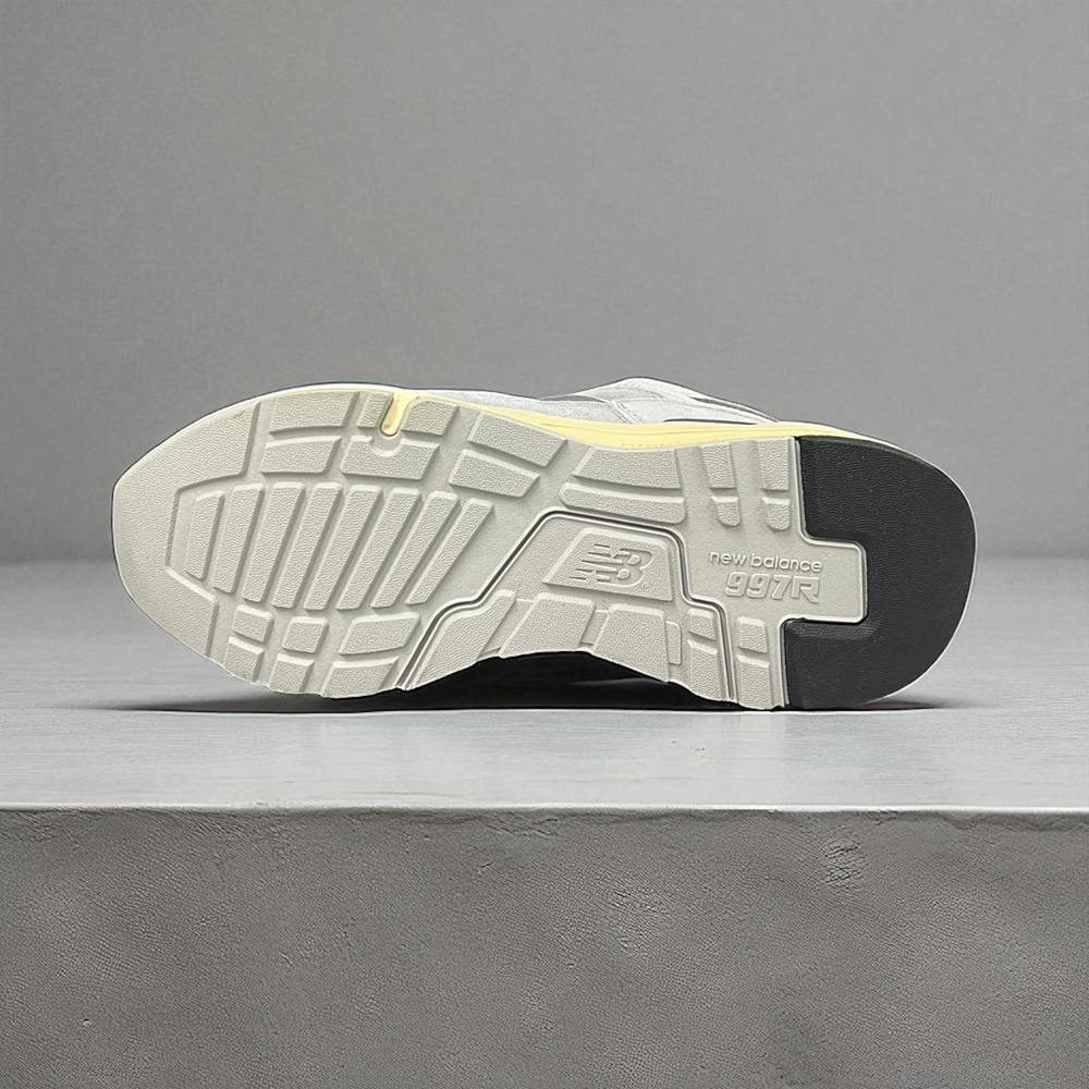 New Balance 997R • Gray