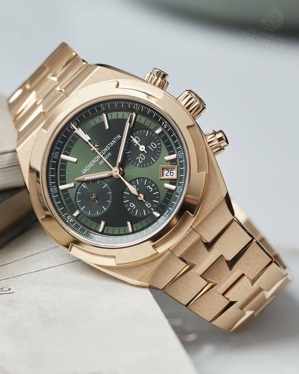 Часы Vacheron Constantin Overseas Chronograph Rose Gold Green Dial