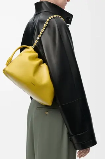 Loewe Сумка Flamenco среднего размера из лакированной кожи ягненка наппа, желтый