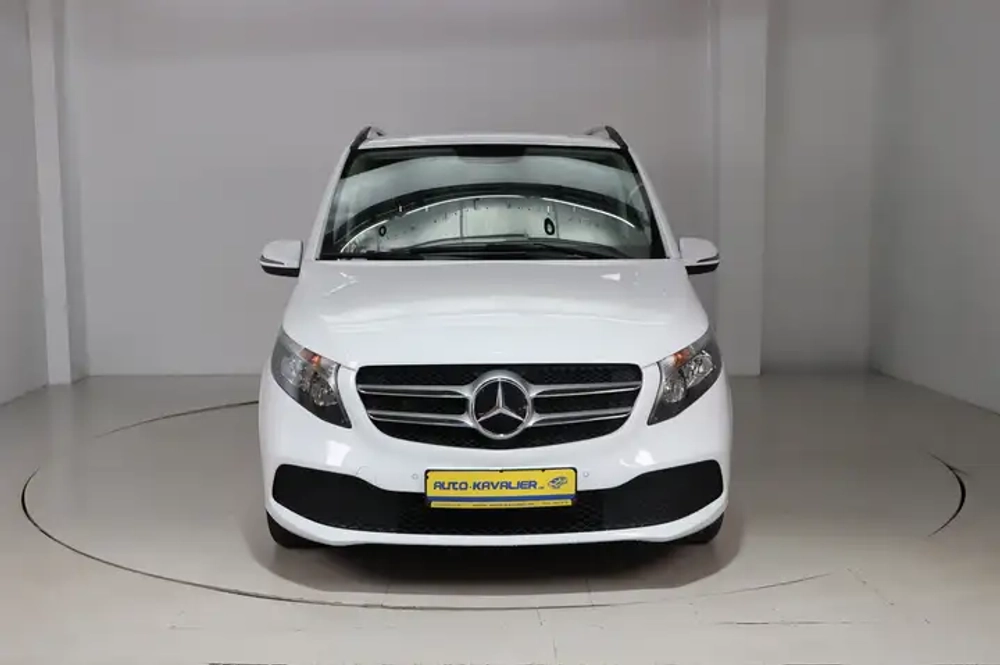 Mercedes-Benz V 220