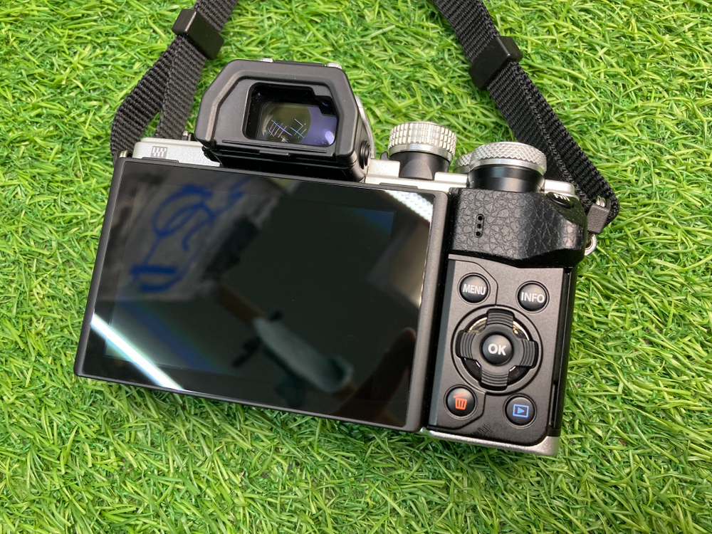 Olympus OM-D E-M10 Mark II Kit 14-42mm EZ