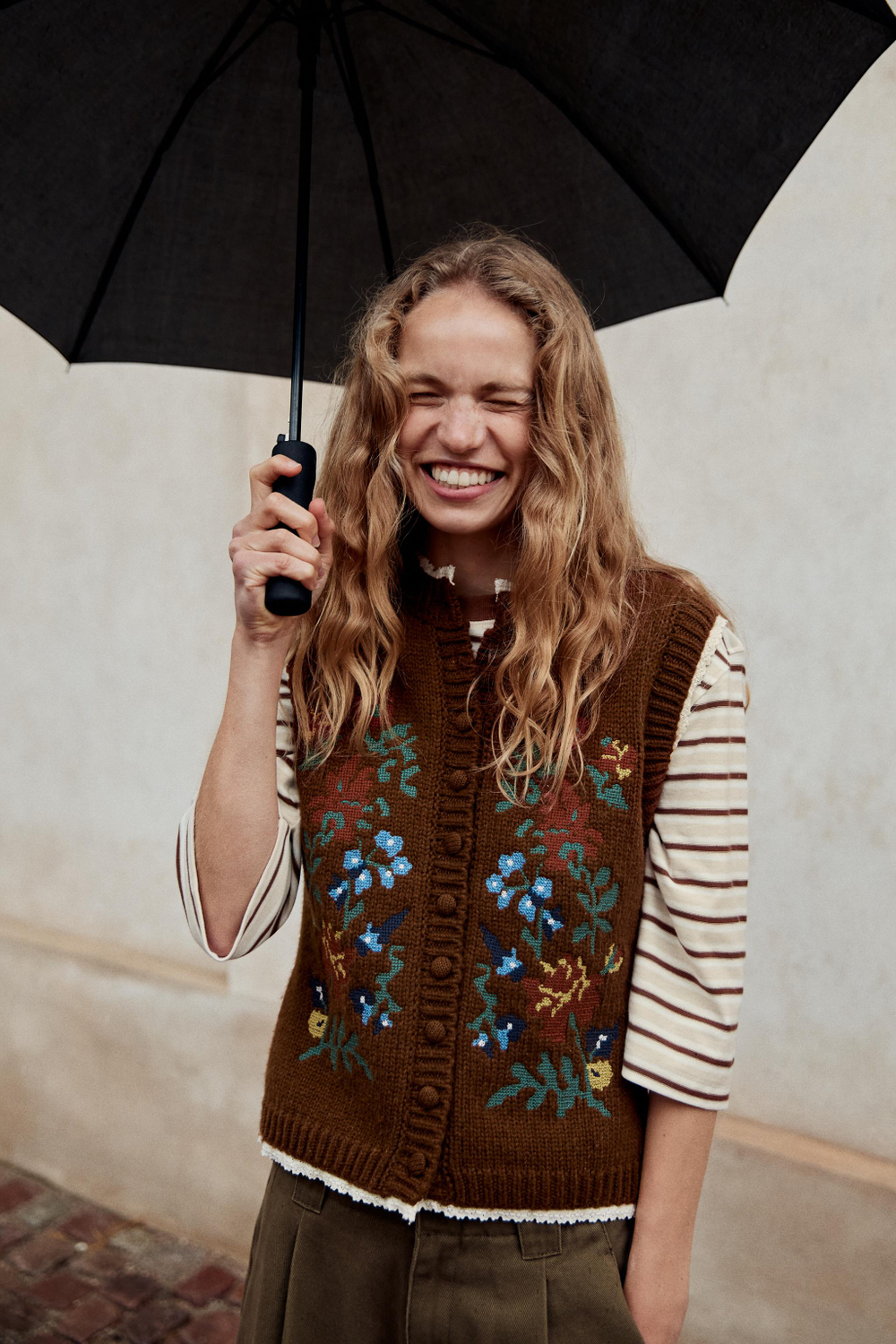 ЖАККАРДОВЫЙ ЖИЛЕТ С ЦВЕТОЧНЫМ УЗОРОМ — ZARA