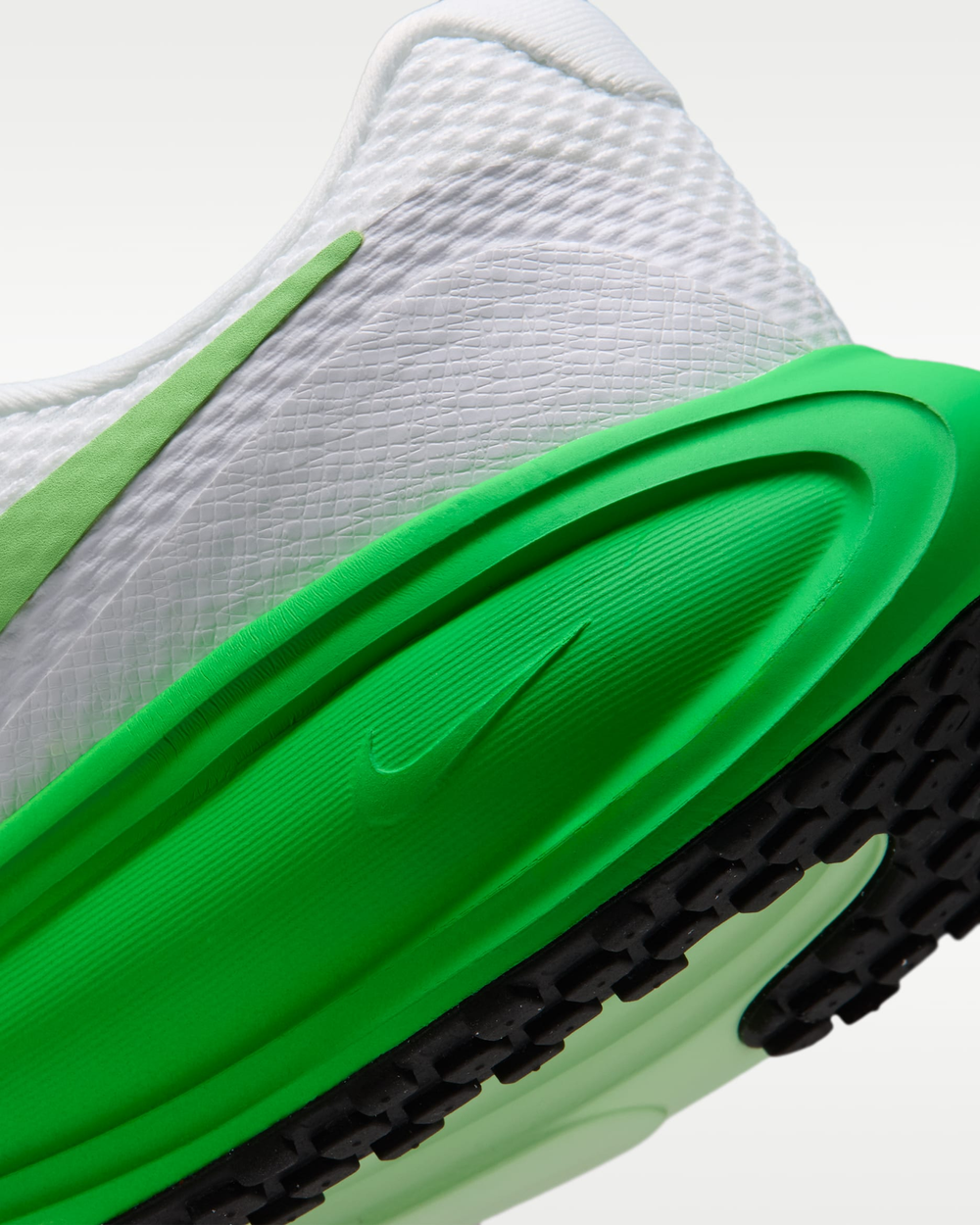 Женские кроссовки для бега по шоссе Nike Revolution 8 - Nike