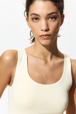 Топ без рукавов из микрофибры — глубокий круглый вырез - H&M