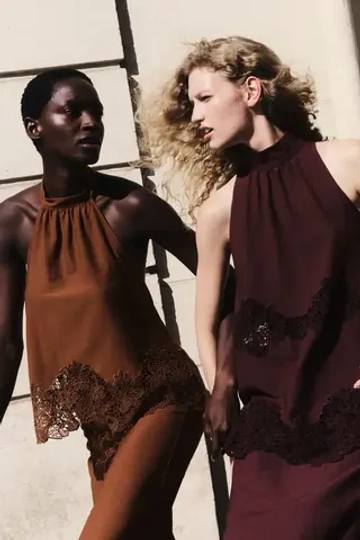 ZARA ПЛАТЬЕ МИДИ С ГОРЛОВИНОЙ ХАЛТЕР И ВЫШИВКОЙ, ГРАНАТОВЫЙ