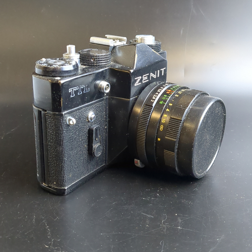 №3 Фотоаппарат плёночный "Зенит-TTL" c объективом "Гелиос-44М" , металл, пластик, стекло, искусственная кожа, Красногорский механический завод (КМЗ), СССР, 1977-1985 гг.