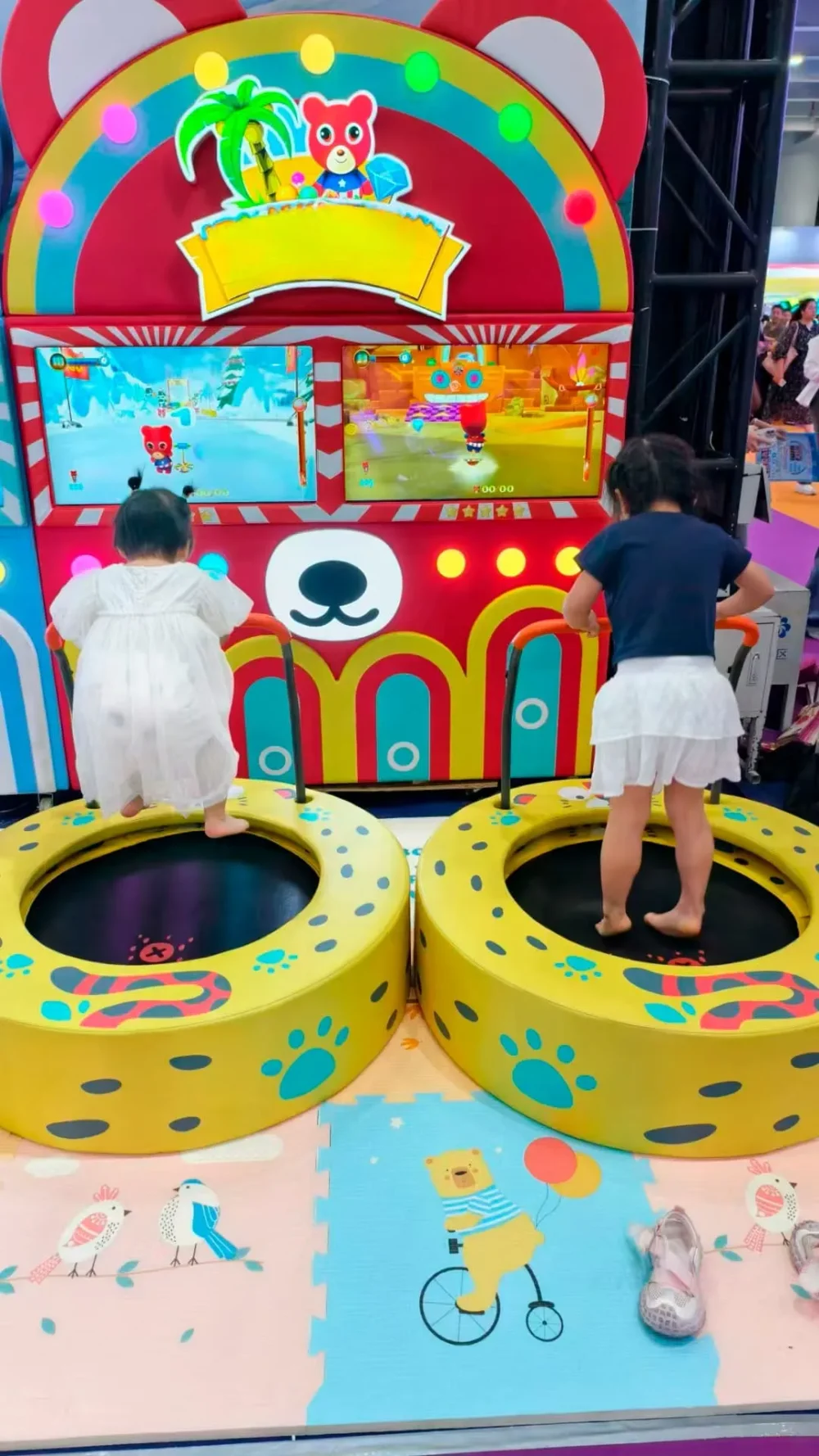 Интерактивный батутный аттракцион с видеоигрой «Jump'n'Play»