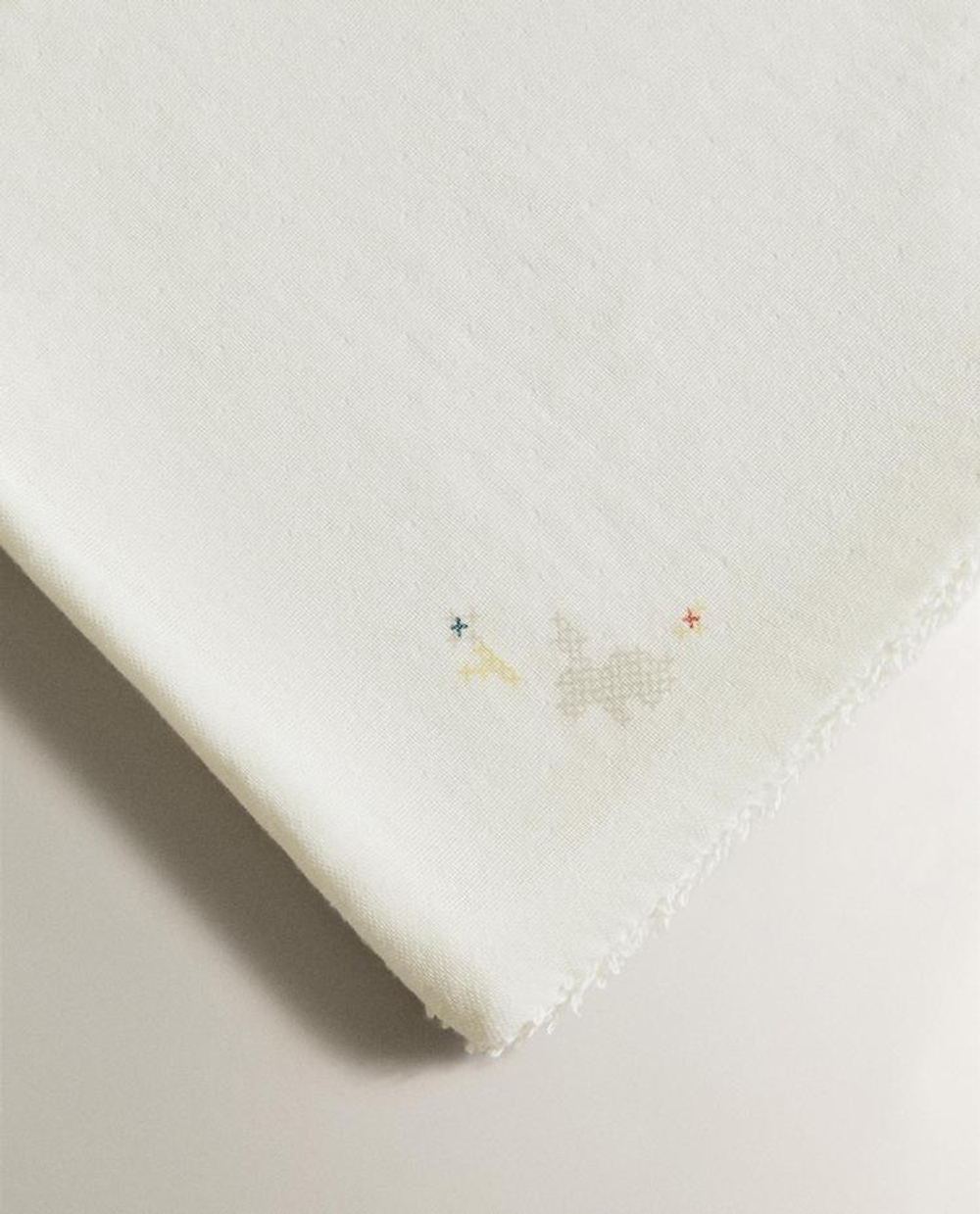 ZARA HOME ДЕТСКОЕ БАННОЕ ПОЛОТЕНЦЕ ИЗ ШИФОНА С ПРИНТОМ «ЗАЙЧИКИ», ЭКРЮ