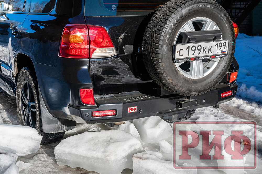 Бампер силовой задний Toyota Land Cruiser 200 2012-2015 с квадратом под фаркоп, калиткой, фонарями, подсветкой номера, стандарт РИФ