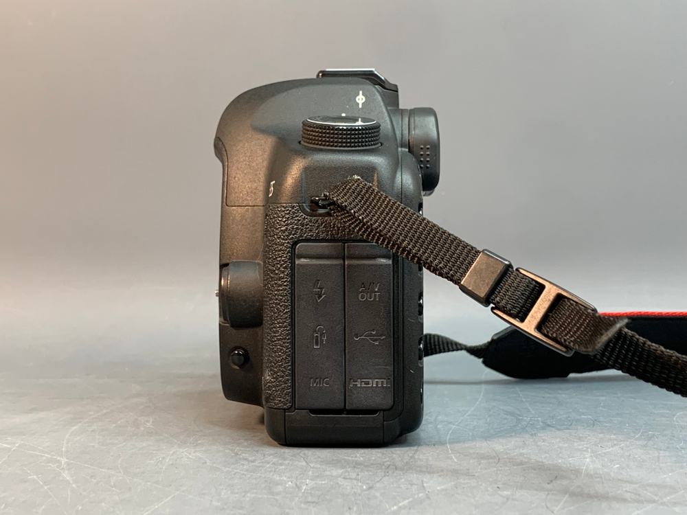 Canon EOS 5D Mark II + батарейный блок 11.500 кадров