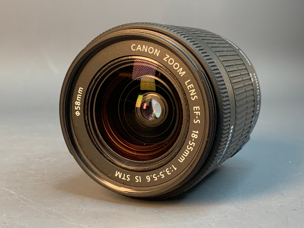 Canon 100D Kit 18-55mm 3.5-5.6 IS STM 5.000 кадров